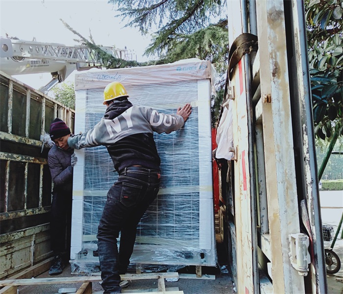 094012230.jpg 外機(jī)進(jìn)場(chǎng).jpg